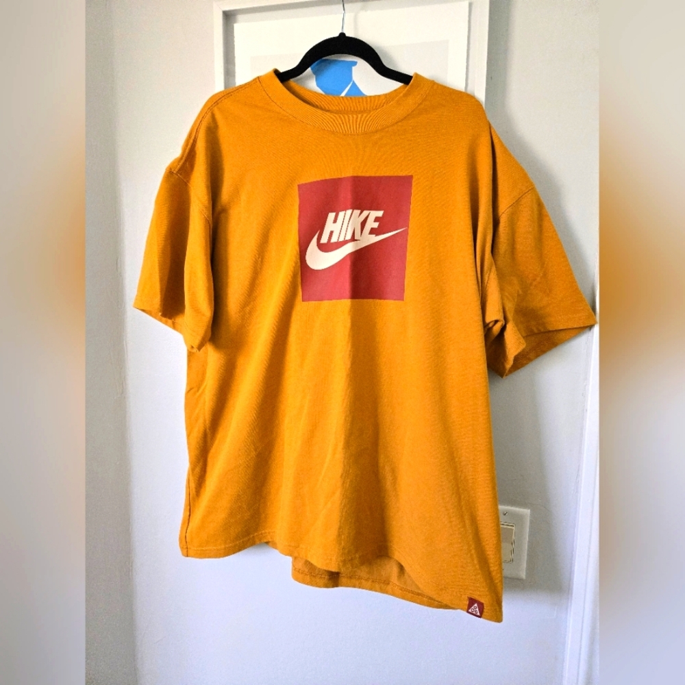 Nike hike tee